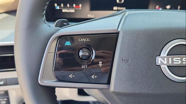 Photo of 2025 Everest White Pearl Tricoat/Super Black Nissan Murano
