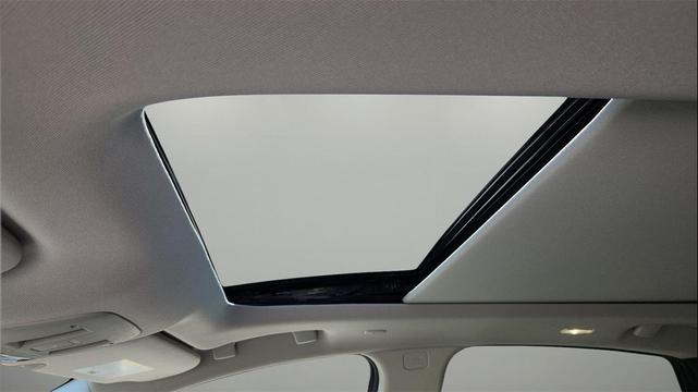 Photo of 2025 Everest White Pearl Tricoat/Super Black Nissan Murano