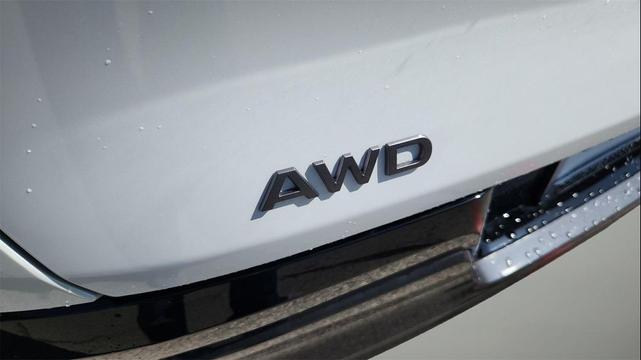 Photo of 2025 Everest White Pearl Tricoat/Super Black Nissan Murano