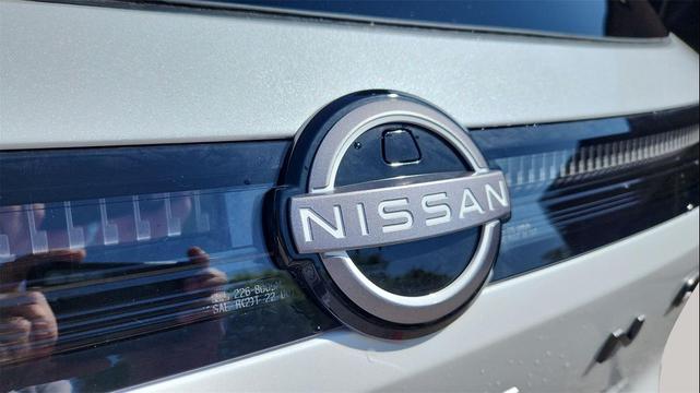Photo of 2025 Everest White Pearl Tricoat/Super Black Nissan Murano