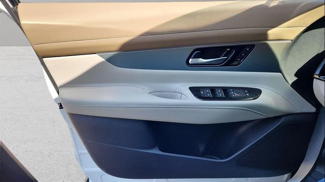 Photo of 2025 Everest White Pearl Tricoat/Super Black Nissan Murano