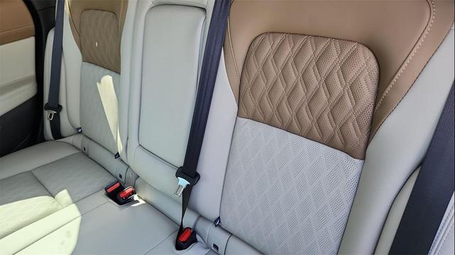 Photo of 2025 Everest White Pearl Tricoat/Super Black Nissan Murano