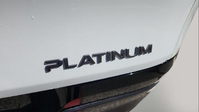 Photo of 2025 Everest White Pearl Tricoat/Super Black Nissan Murano