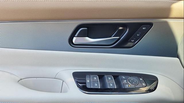 Photo of 2025 Everest White Pearl Tricoat/Super Black Nissan Murano