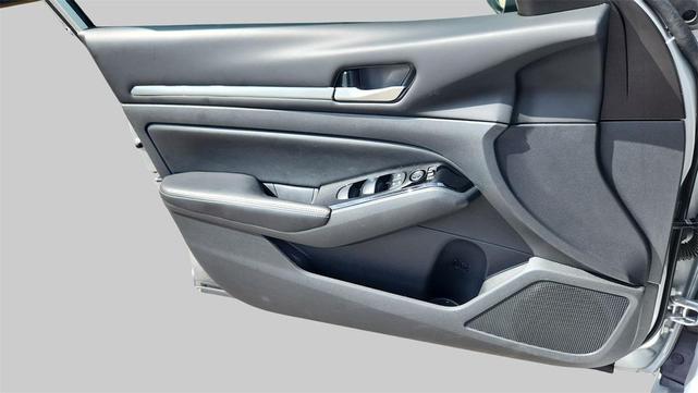 Photo of 2024 Brilliant Silver Metallic Nissan Altima