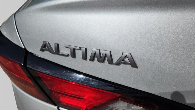 Photo of 2024 Brilliant Silver Metallic Nissan Altima