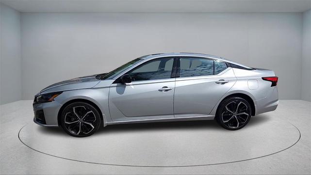 Photo of 2024 Brilliant Silver Metallic Nissan Altima