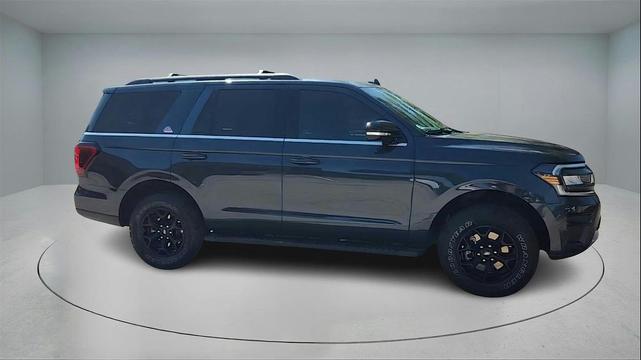 Photo of 2022 Stone Blue Metallic Ford Expedition