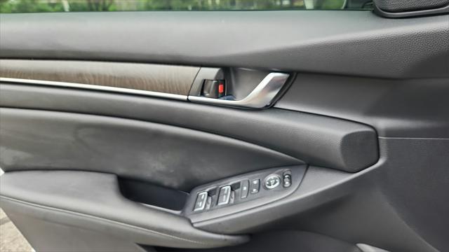 Photo of 2019 Platinum White Pearl Honda Accord