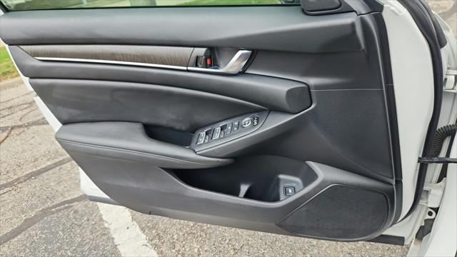Photo of 2019 Platinum White Pearl Honda Accord
