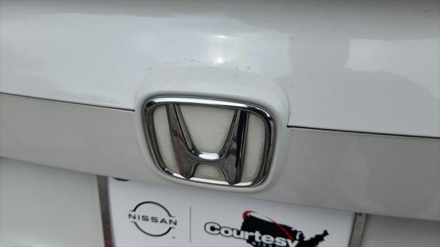 Photo of 2019 Platinum White Pearl Honda Accord