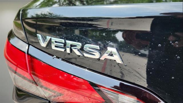 Photo of 2025 Super Black Metallic Nissan Versa