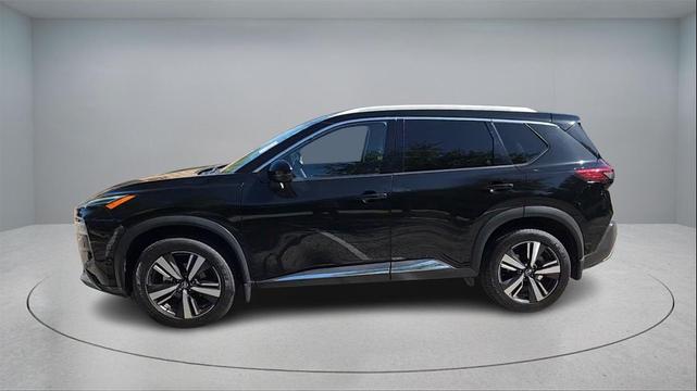 Photo of 2022 Super Black Nissan Rogue
