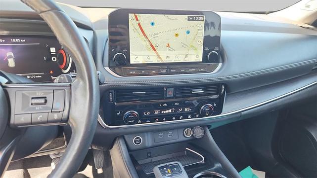 Photo of 2022 Super Black Nissan Rogue