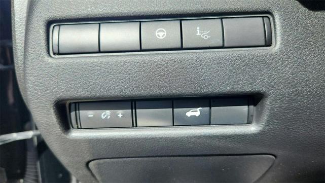 Photo of 2022 Super Black Nissan Rogue