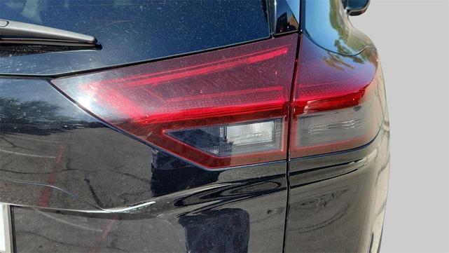 Photo of 2022 Super Black Nissan Rogue