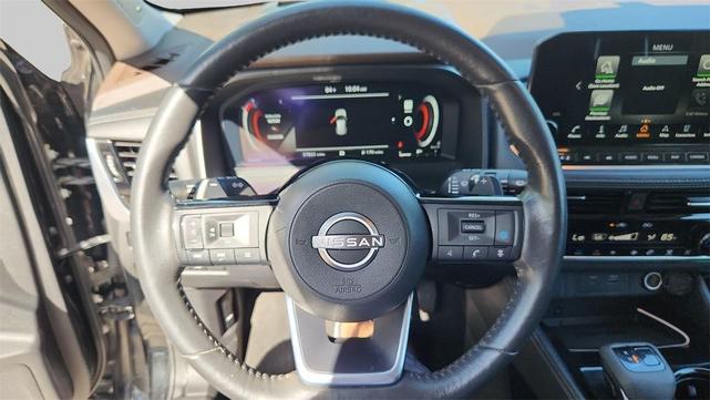 Photo of 2022 Super Black Nissan Rogue