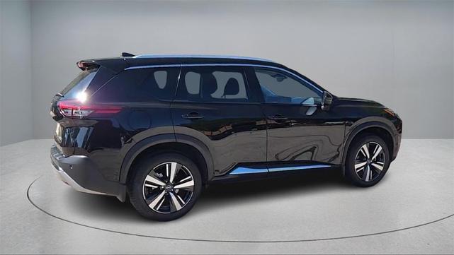 Photo of 2022 Super Black Nissan Rogue