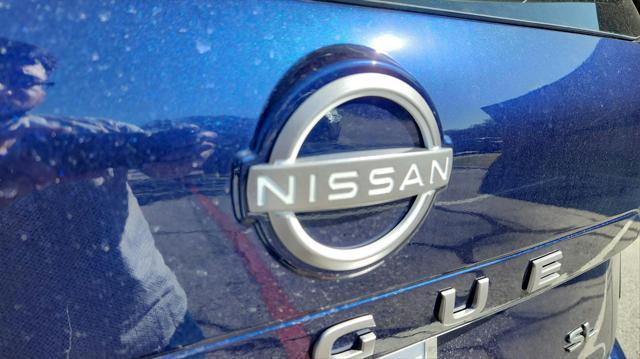 Photo of 2025 Deep Ocean Blue Pearl Nissan Rogue