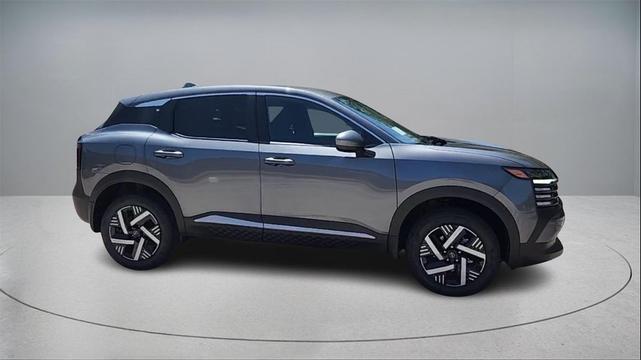 Photo of 2025 Gun Metallic Nissan Kicks