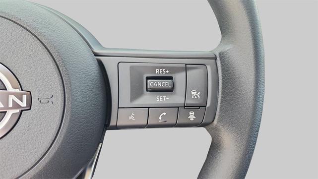 Photo of 2025 Gun Metallic Nissan Kicks