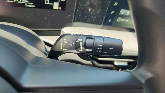 Photo of 2025 Gun Metallic Nissan Kicks