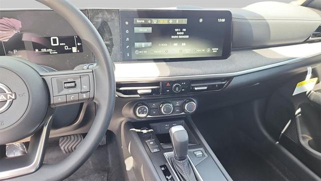 Photo of 2025 Gun Metallic Nissan Kicks