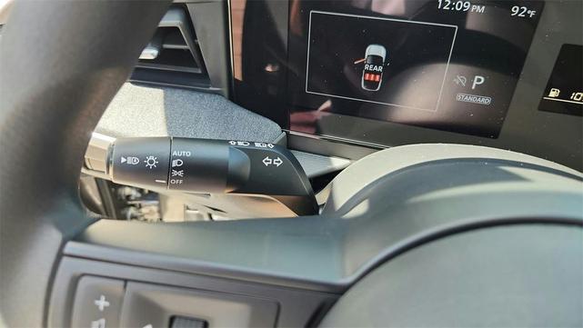 Photo of 2025 Gun Metallic Nissan Kicks