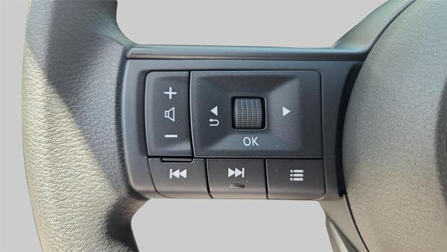 Photo of 2025 Gun Metallic Nissan Kicks