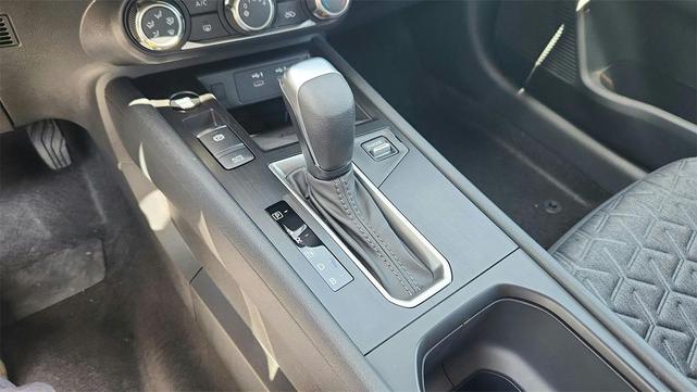 Photo of 2025 Gun Metallic Nissan Kicks