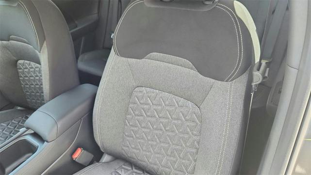 Photo of 2025 Gun Metallic Nissan Kicks