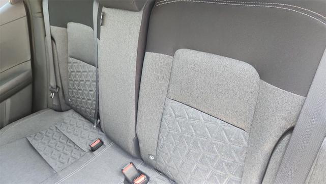 Photo of 2025 Gun Metallic Nissan Kicks