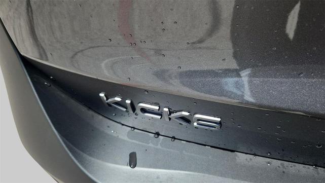 Photo of 2025 Gun Metallic Nissan Kicks