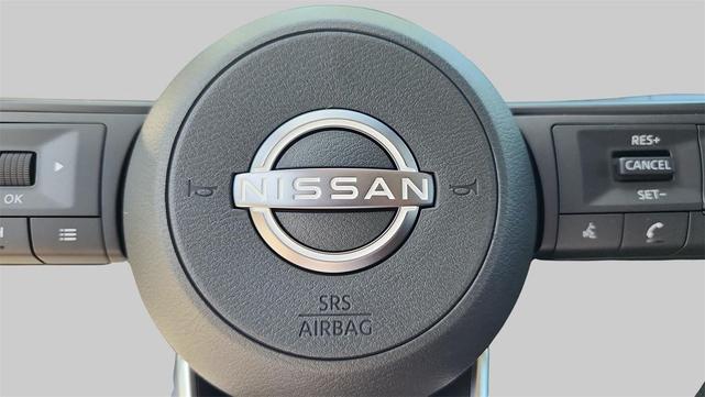 Photo of 2025 Gun Metallic Nissan Kicks