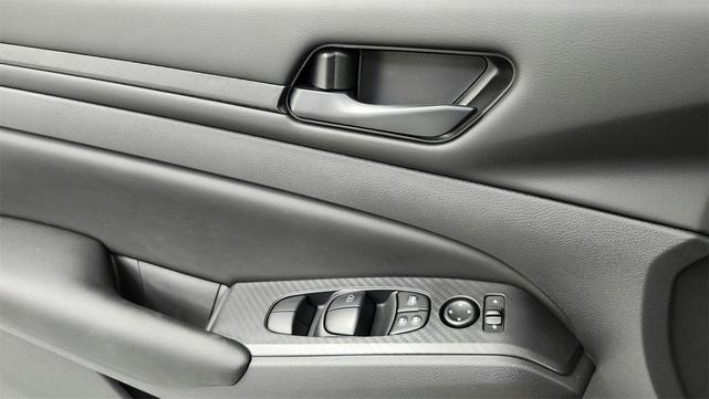 Photo of 2025 Glacier White Nissan Altima