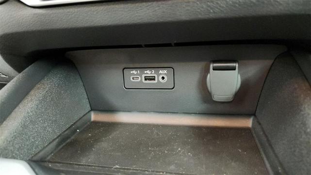 Photo of 2025 Glacier White Nissan Altima