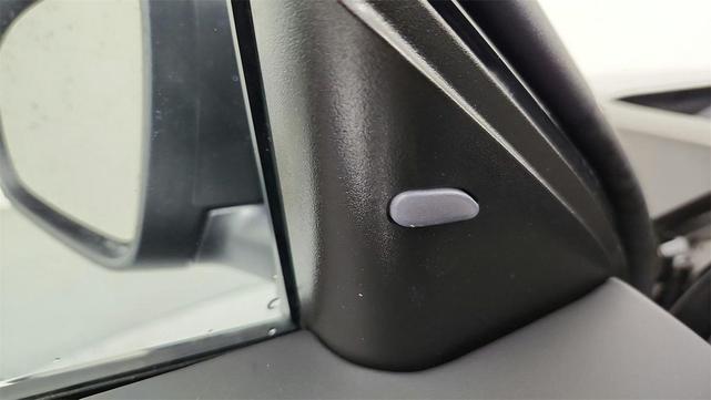 Photo of 2025 Glacier White Nissan Altima