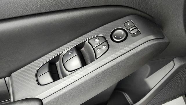 Photo of 2025 Glacier White Nissan Altima