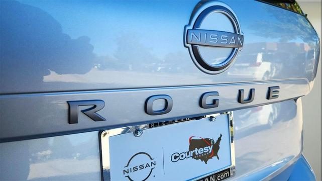 Photo of 2025 Brilliant Silver Metallic Nissan Rogue