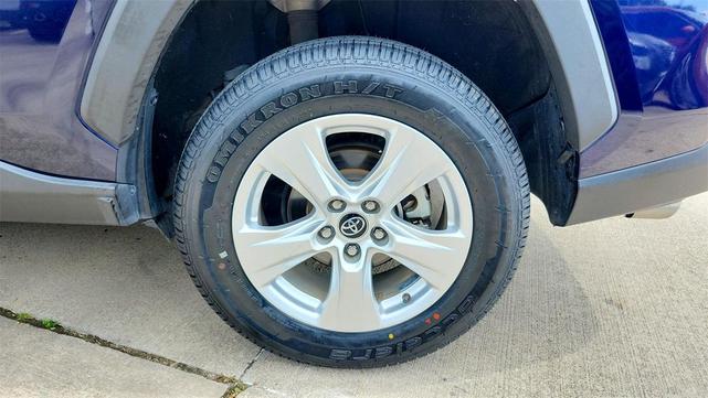 Photo of 2021 Blue Toyota RAV4