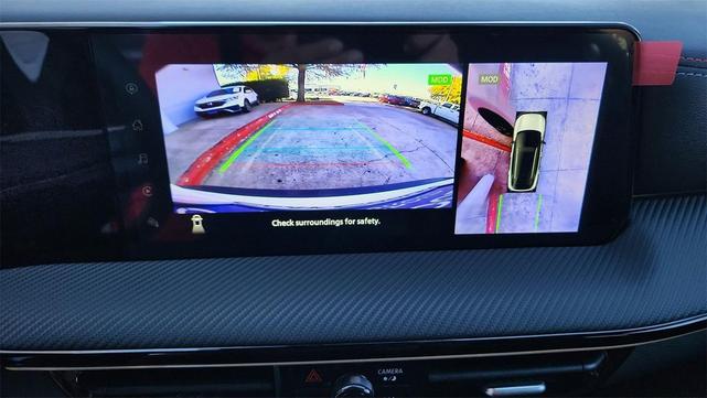 Photo of 2025 Aspen White Tricoat Nissan Kicks