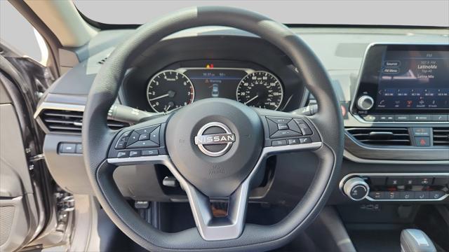 Photo of 2024 Gun Metallic Nissan Altima