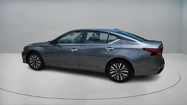 Photo of 2024 Gun Metallic Nissan Altima