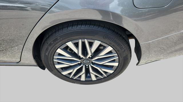 Photo of 2024 Gun Metallic Nissan Altima