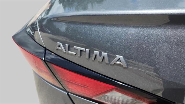 Photo of 2024 Gun Metallic Nissan Altima