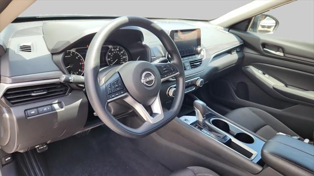 Photo of 2024 Gun Metallic Nissan Altima