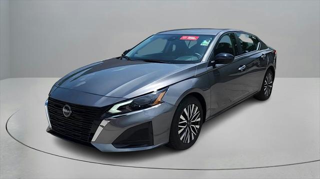 Photo of 2024 Gun Metallic Nissan Altima