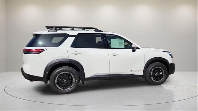 Photo of 2025 Glacier White Nissan Pathfinder