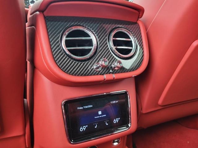 Photo of 2022 Glacier White Bentley Bentayga