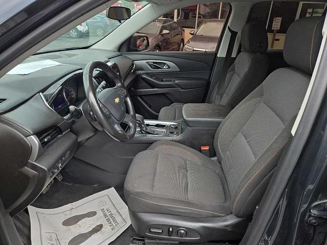 Photo of 2021 Black Chevrolet Traverse
